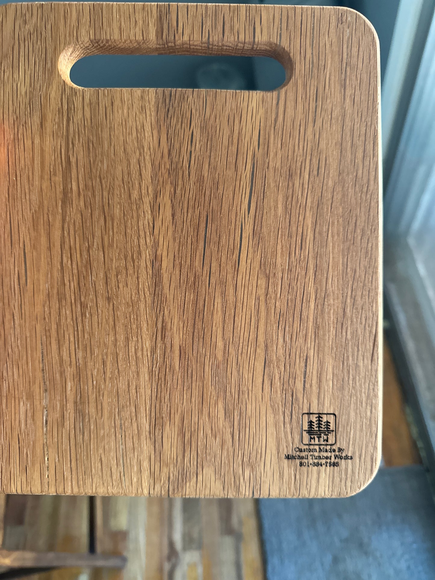 Hardwood Cutting Board With Handle